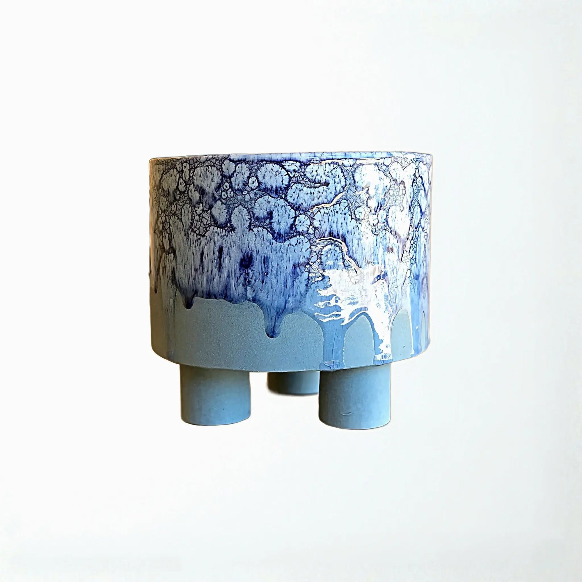 Cache - pot "Ciel d'Orage" en céramique, finition effet bulle et coulures bleues. - asceramique