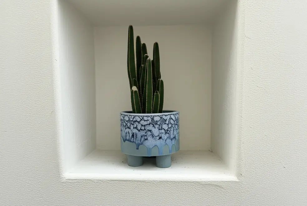 Cache - pot "Ciel d'Orage" en céramique, finition effet bulle et coulures bleues. - asceramique