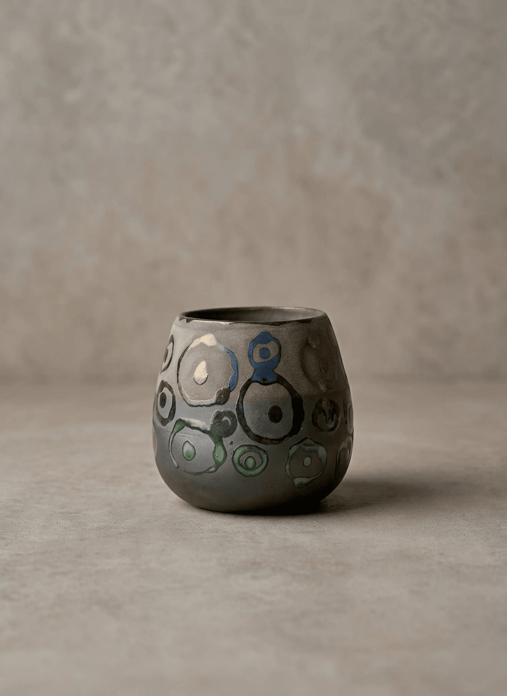 Matahari - Pot Artisanal en Terre Cuite à Engobe Brun, Motif Circulaire - asceramique