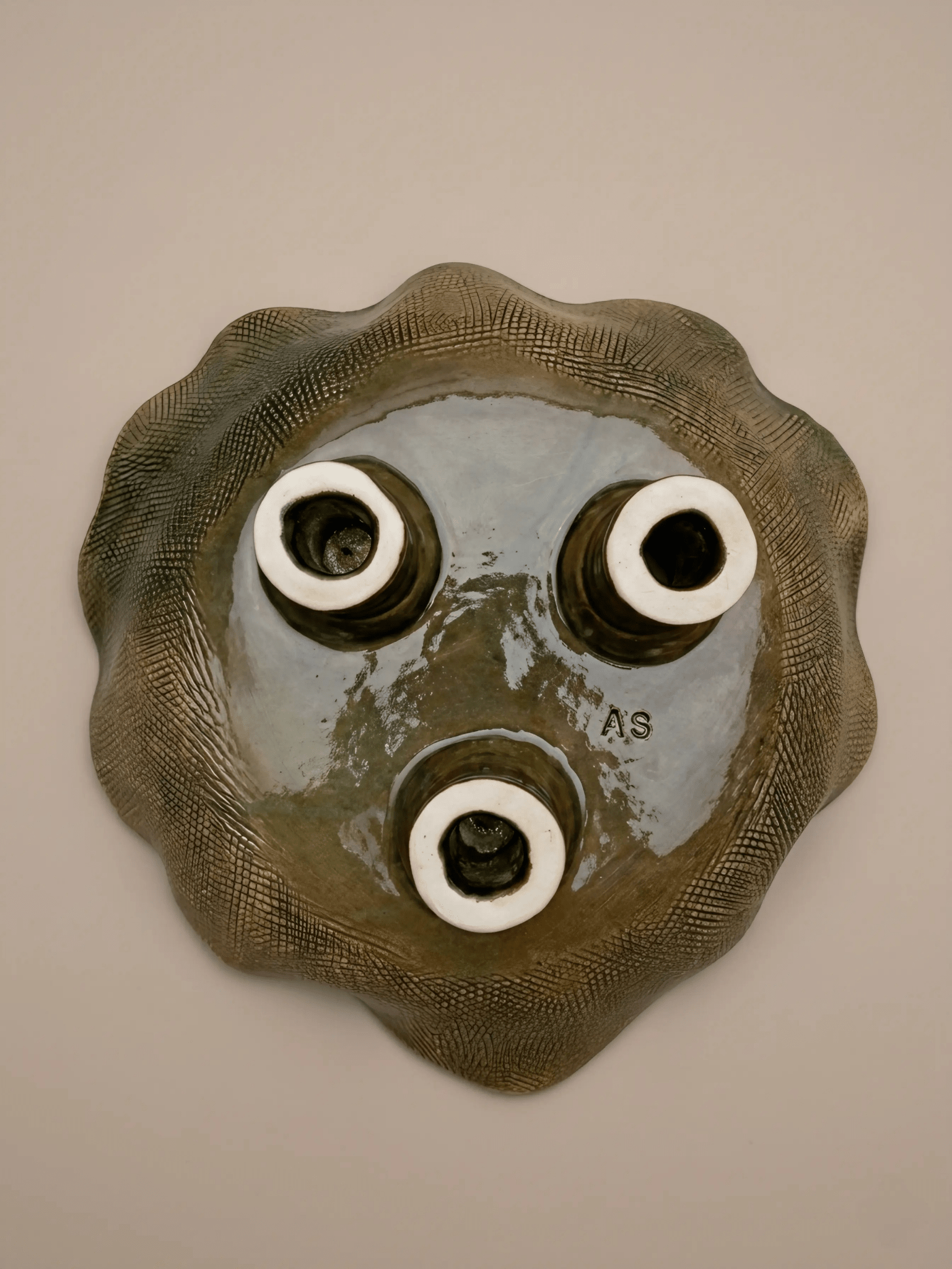 Plat Tripode "Feuille de Jardin" en Céramique d'Art – Vert Émeraude - asceramique