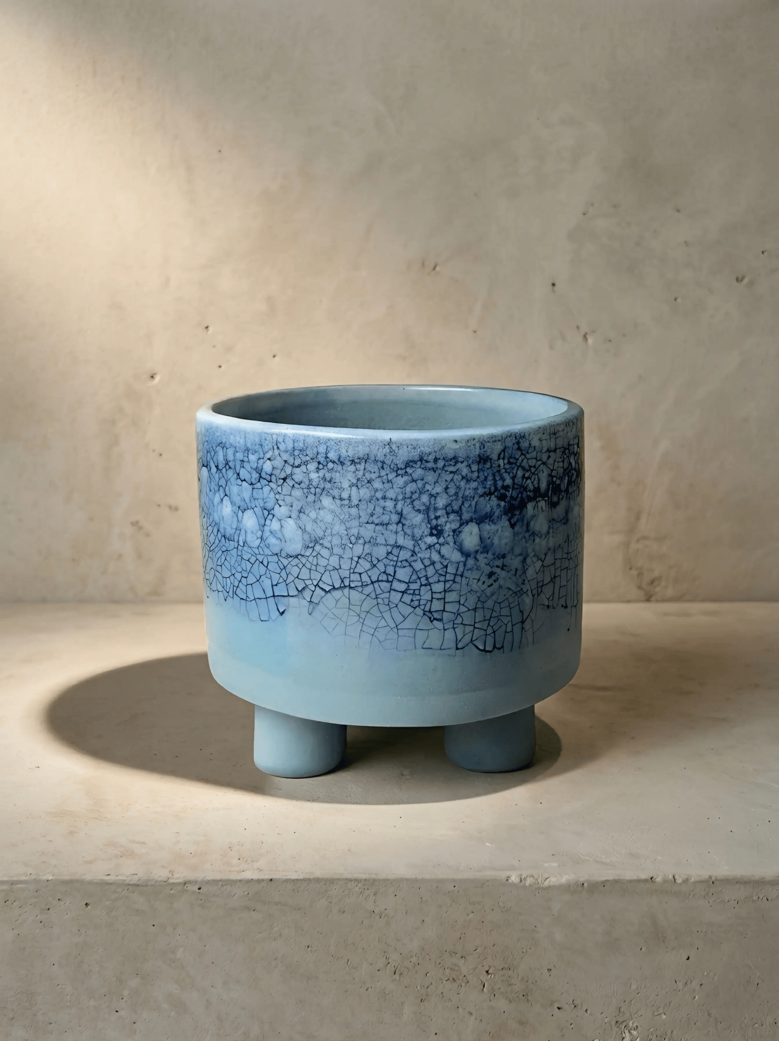 Pot Design Trépied – Bleu Givré et Texture Craquelée - asceramique