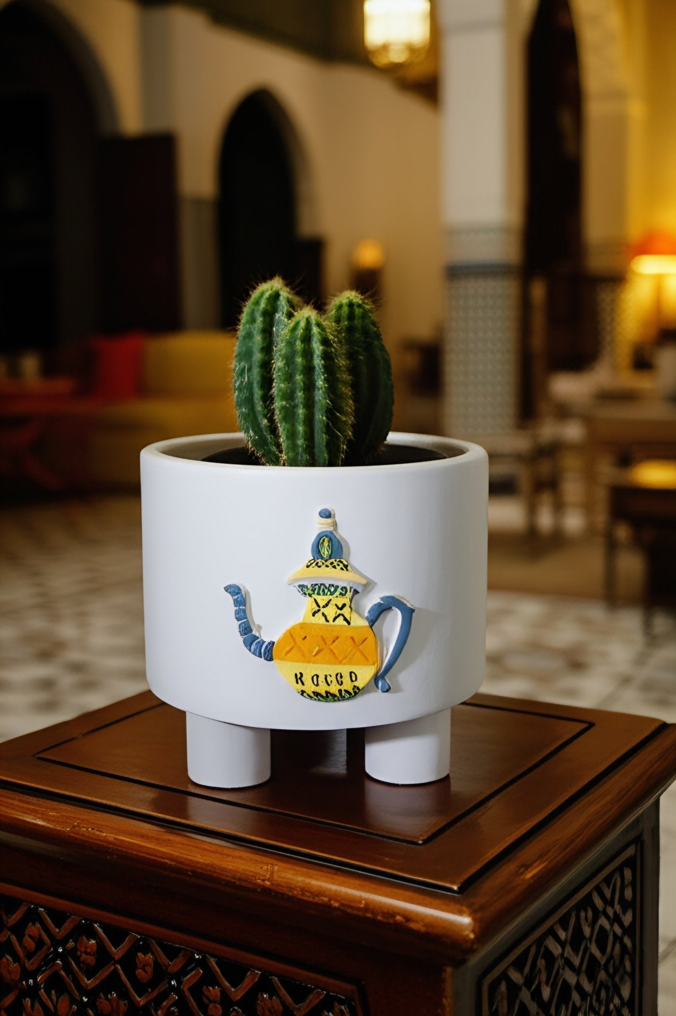 Pot théière marocaine en céramique sur pied. - asceramique