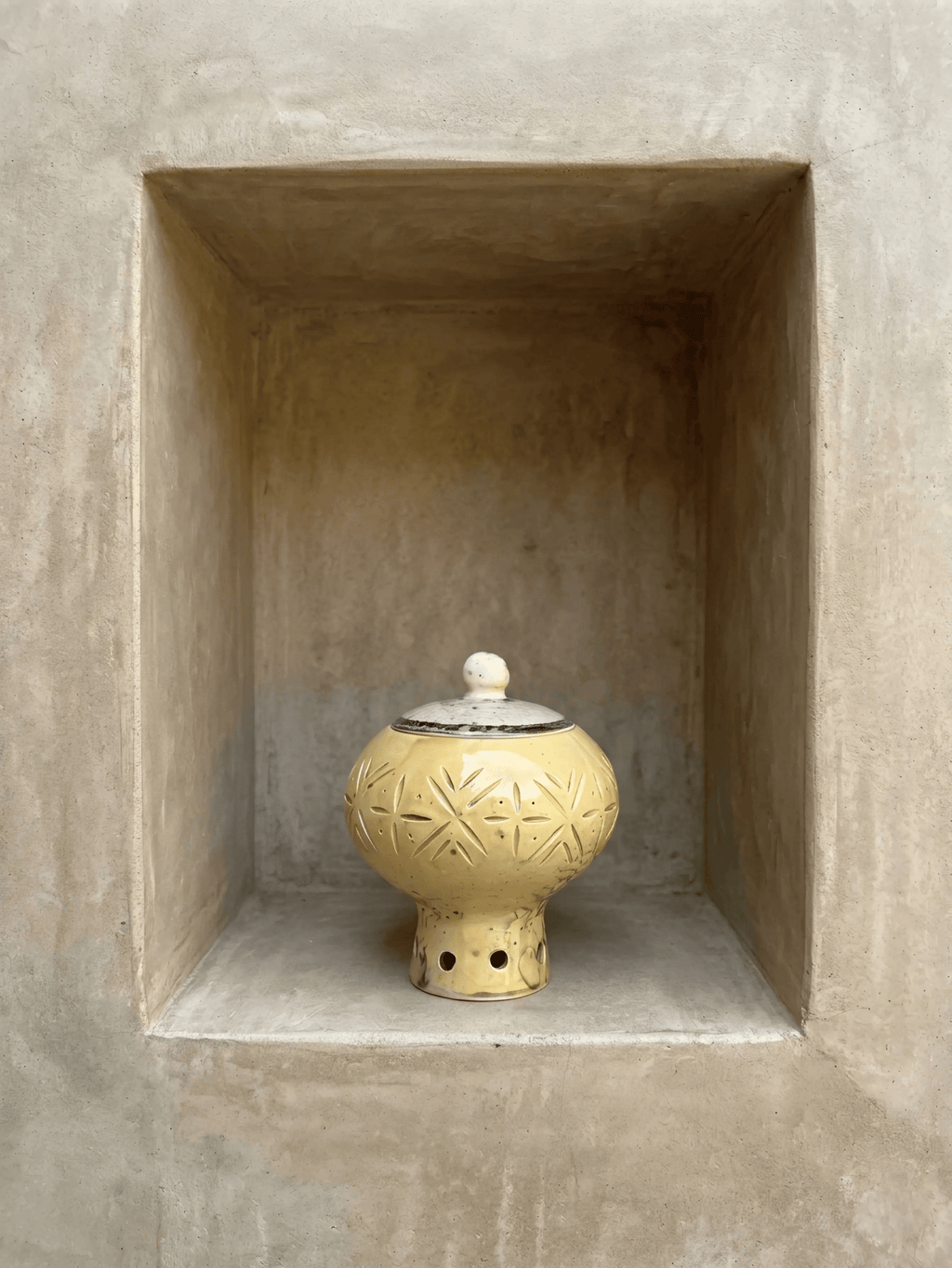 Urne Sculpturale – Céramique Gravée à la Main – Pièce Unique - asceramique
